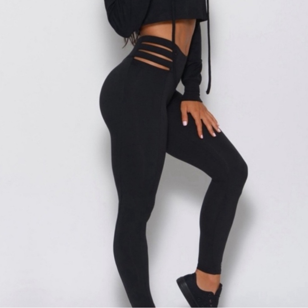 Bombshell sportswear scrunch butt and cut out waist leggings